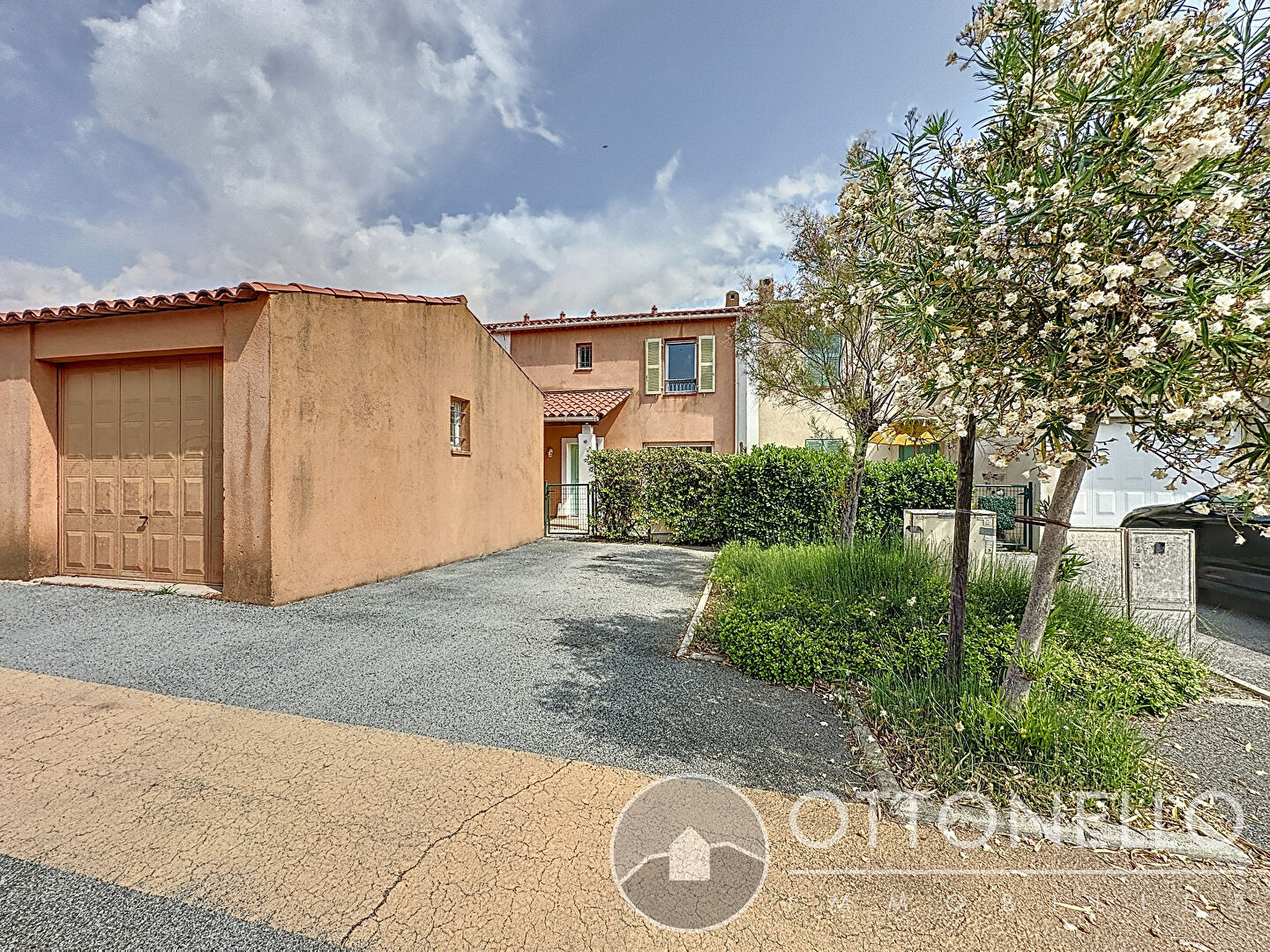 Maison-Villa - ROQUEBRUNE SUR ARGENS