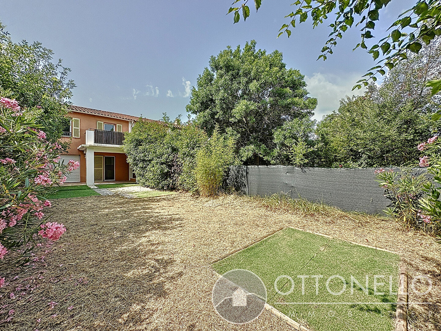 Maison-Villa - ROQUEBRUNE SUR ARGENS