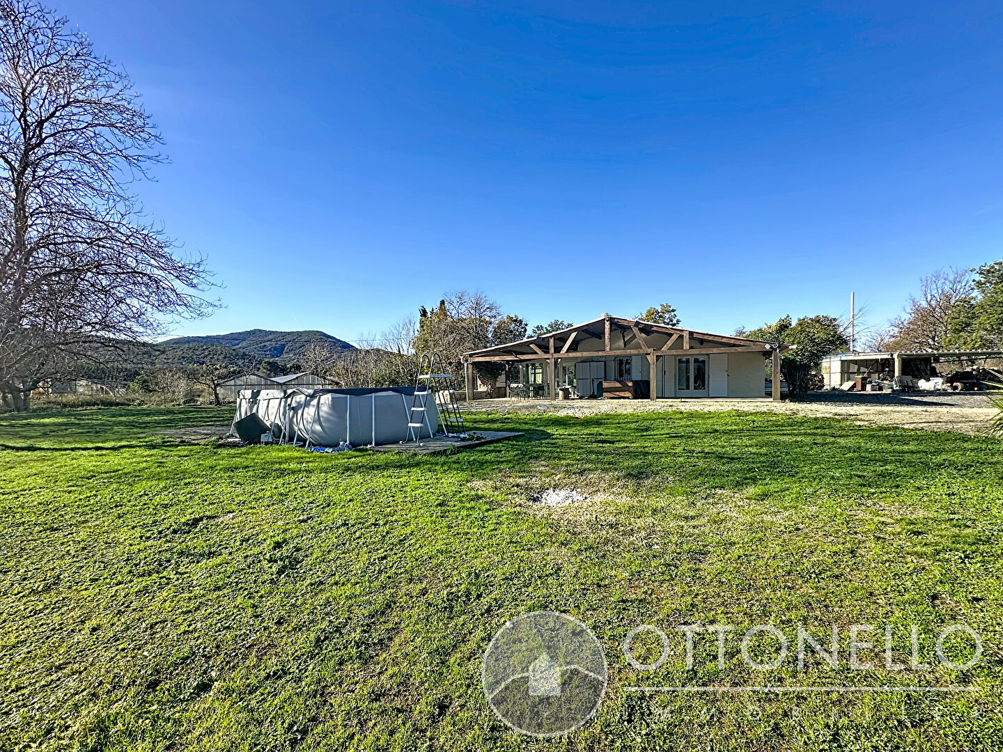 Maison-Villa - ROQUEBRUNE SUR ARGENS