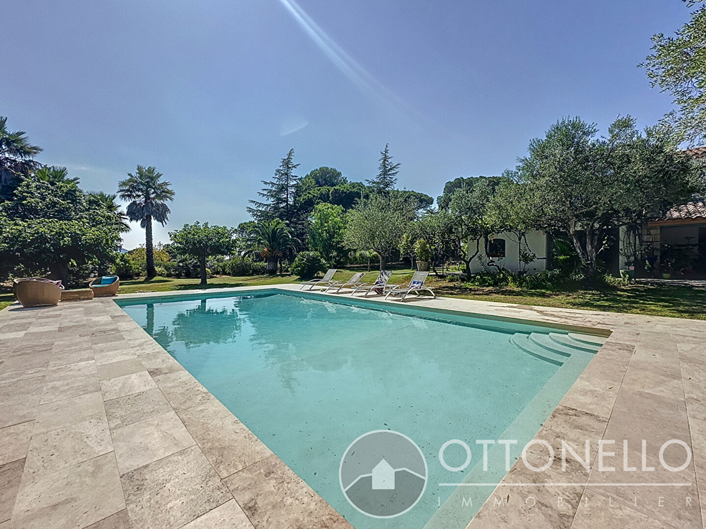 Maison-Villa - ROQUEBRUNE SUR ARGENS