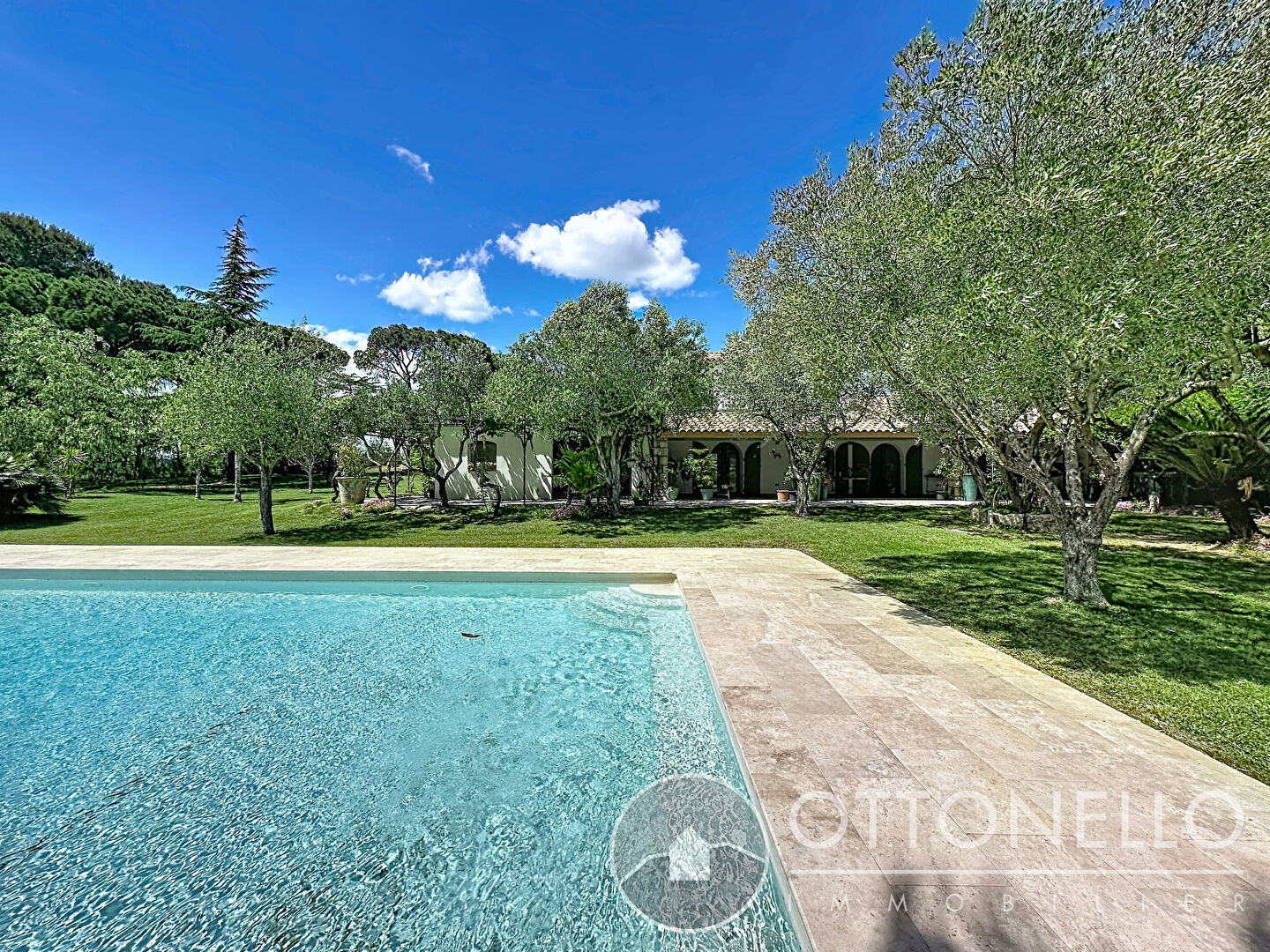 Maison-Villa - ROQUEBRUNE SUR ARGENS