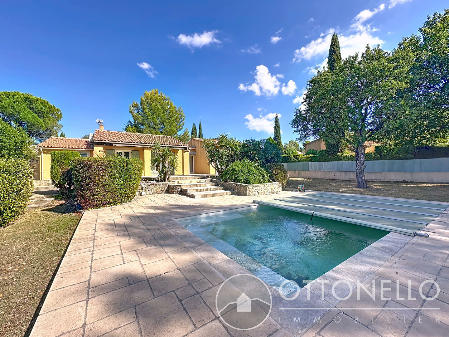 Maison-Villa - ROQUEBRUNE SUR ARGENS