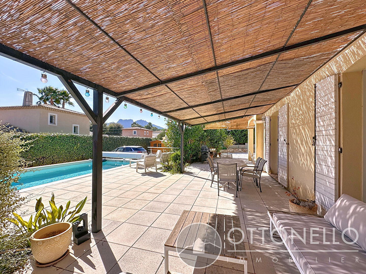 Maison-Villa - ROQUEBRUNE SUR ARGENS
