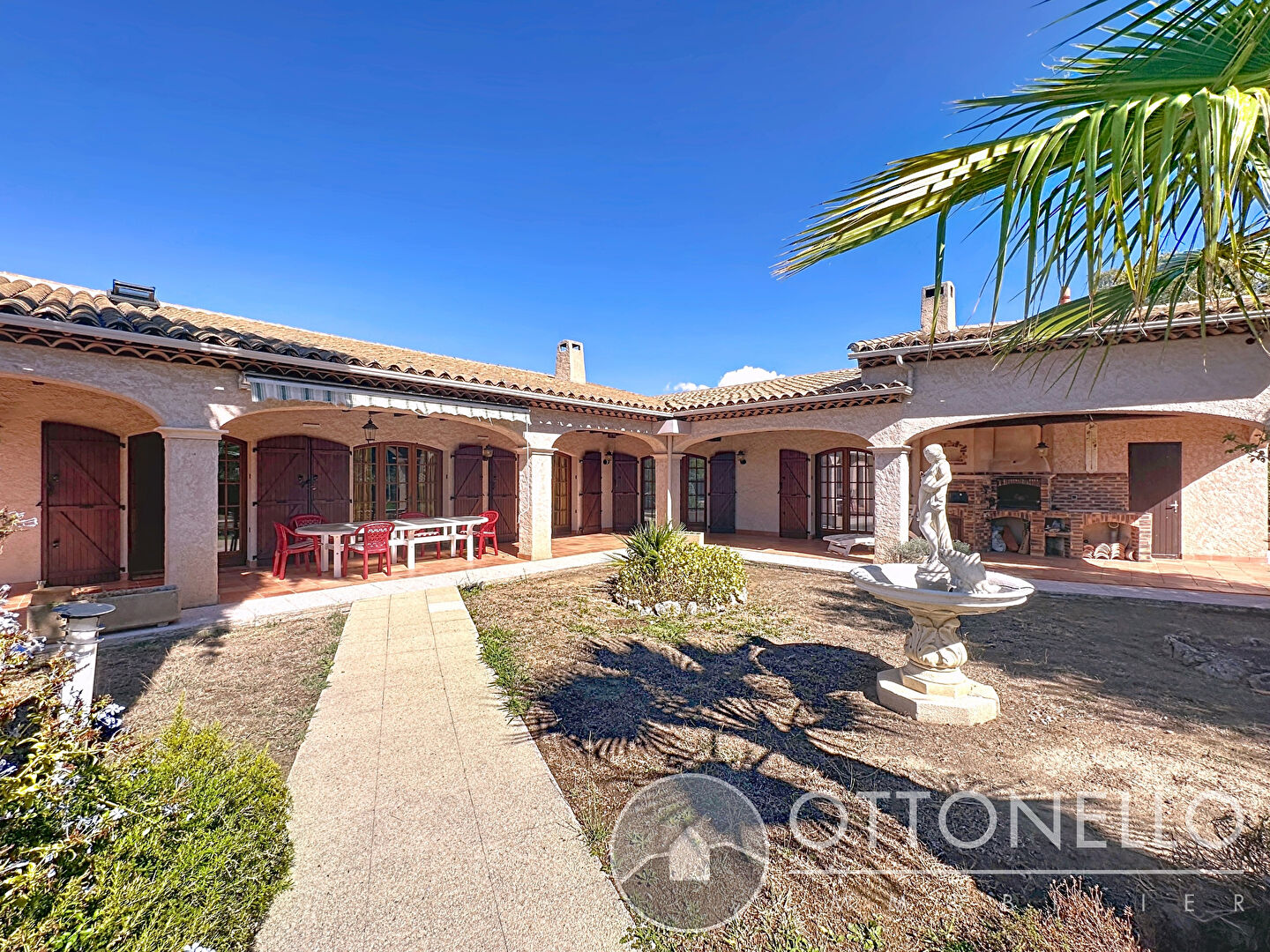 Maison-Villa - ROQUEBRUNE SUR ARGENS