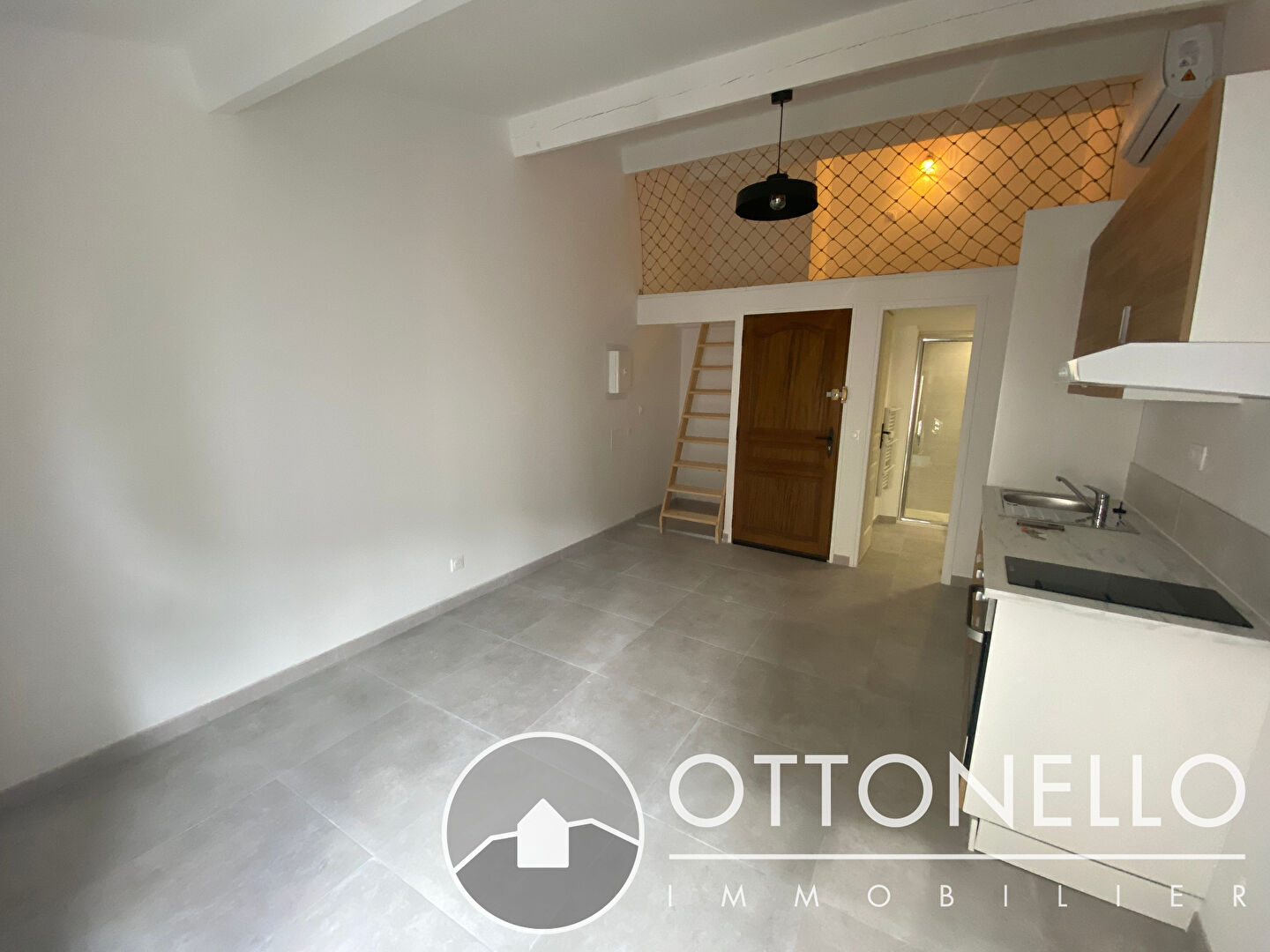 Appartement - ROQUEBRUNE SUR ARGENS