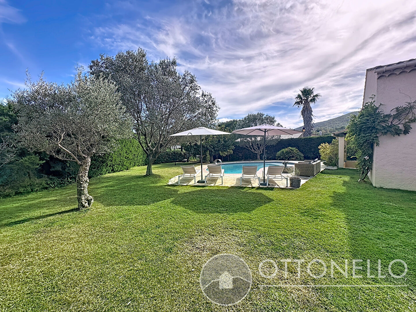 Maison-Villa - ROQUEBRUNE SUR ARGENS