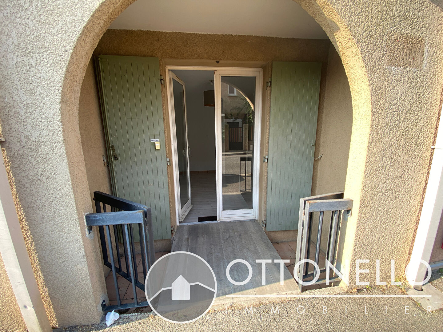 Local Commercial - ROQUEBRUNE SUR ARGENS