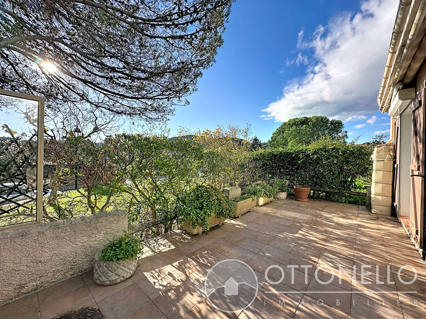 Maison-Villa - ROQUEBRUNE SUR ARGENS