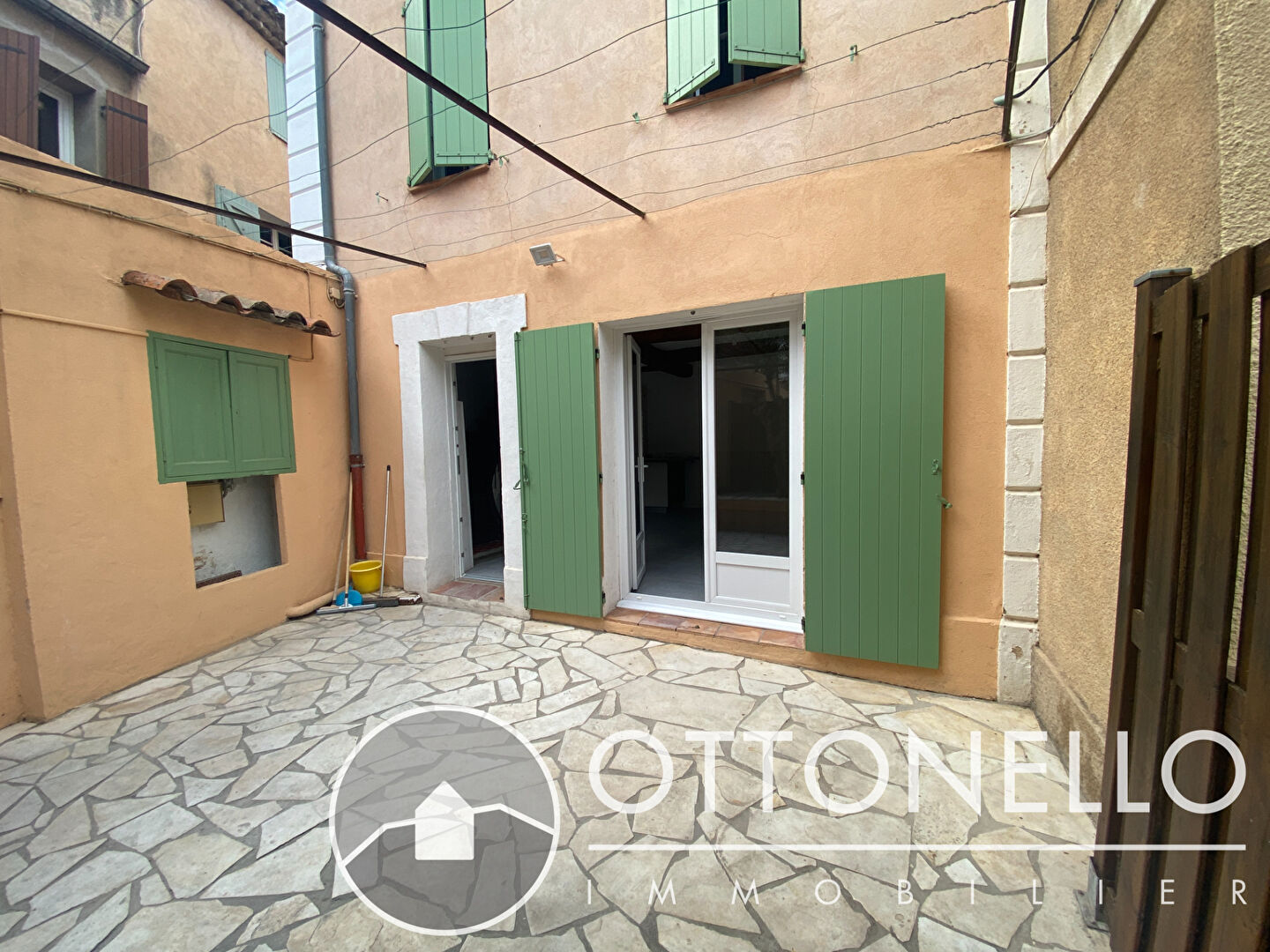 Maison-Villa - ROQUEBRUNE SUR ARGENS