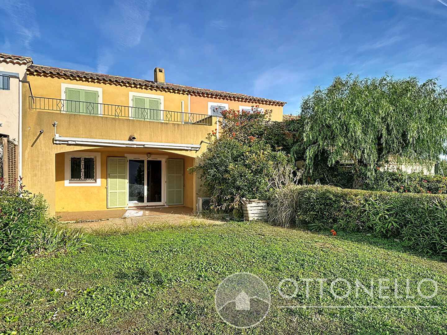 Maison-Villa - ROQUEBRUNE SUR ARGENS