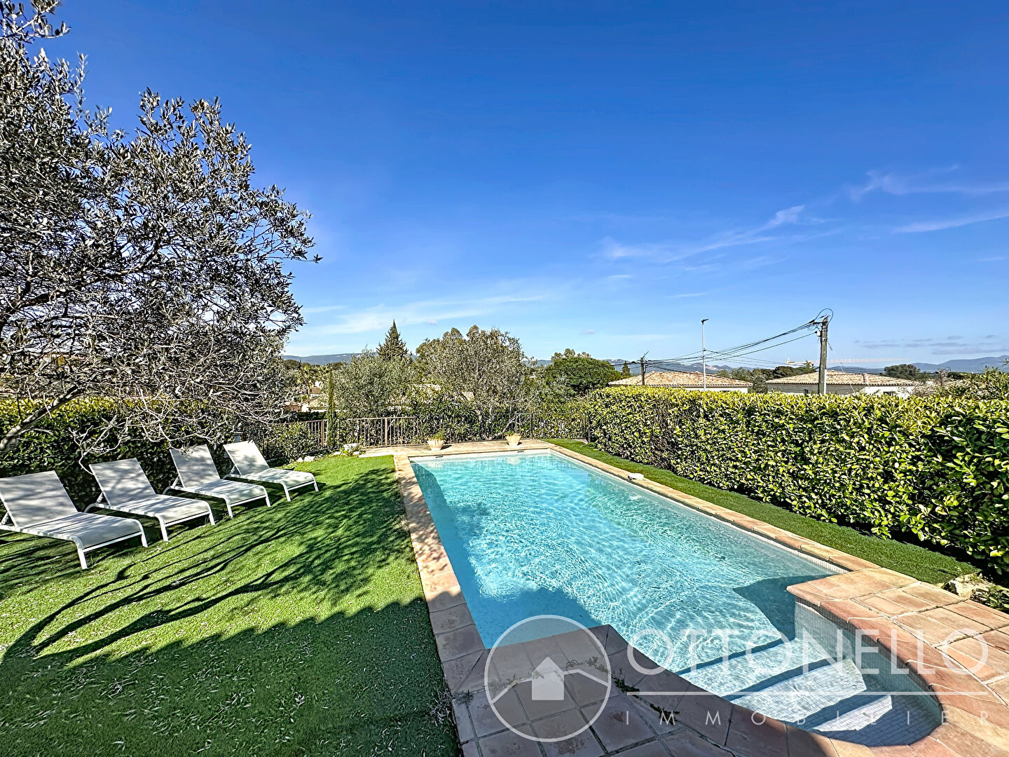 Maison-Villa - ROQUEBRUNE SUR ARGENS