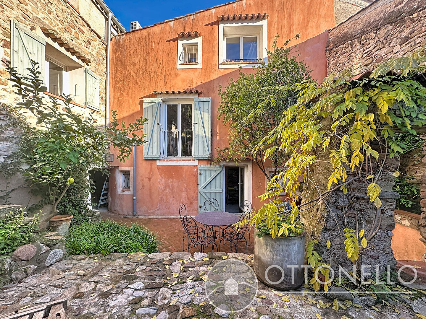 Maison-Villa - ROQUEBRUNE SUR ARGENS