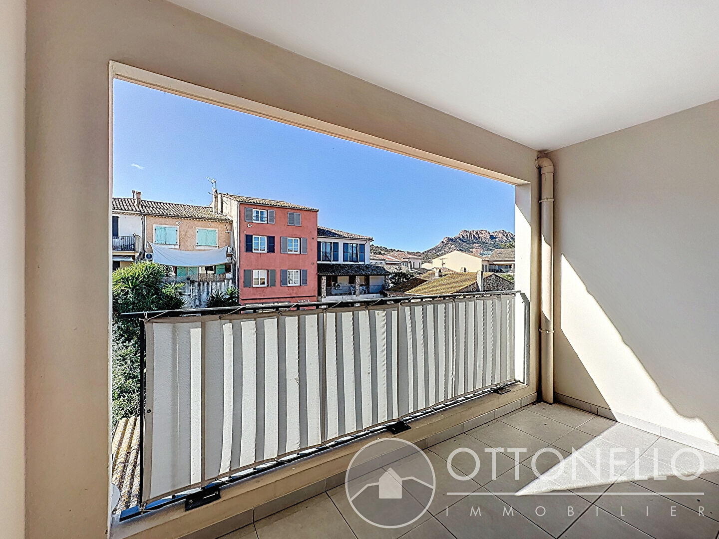 Appartement - ROQUEBRUNE SUR ARGENS