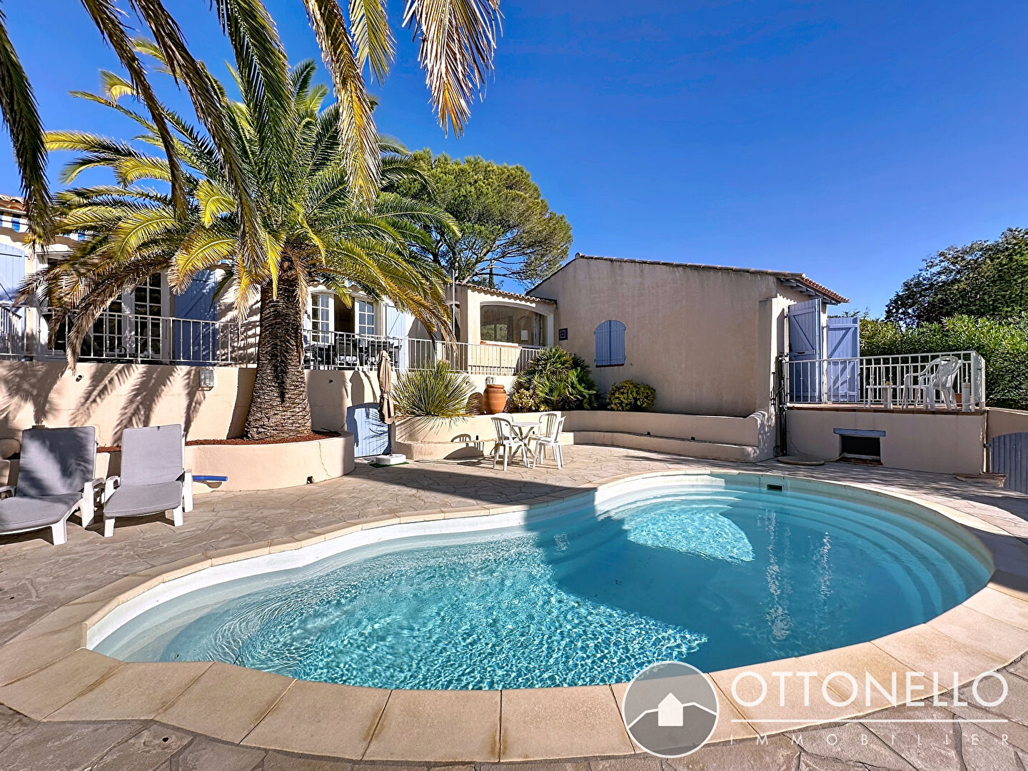 Maison-Villa - ROQUEBRUNE SUR ARGENS