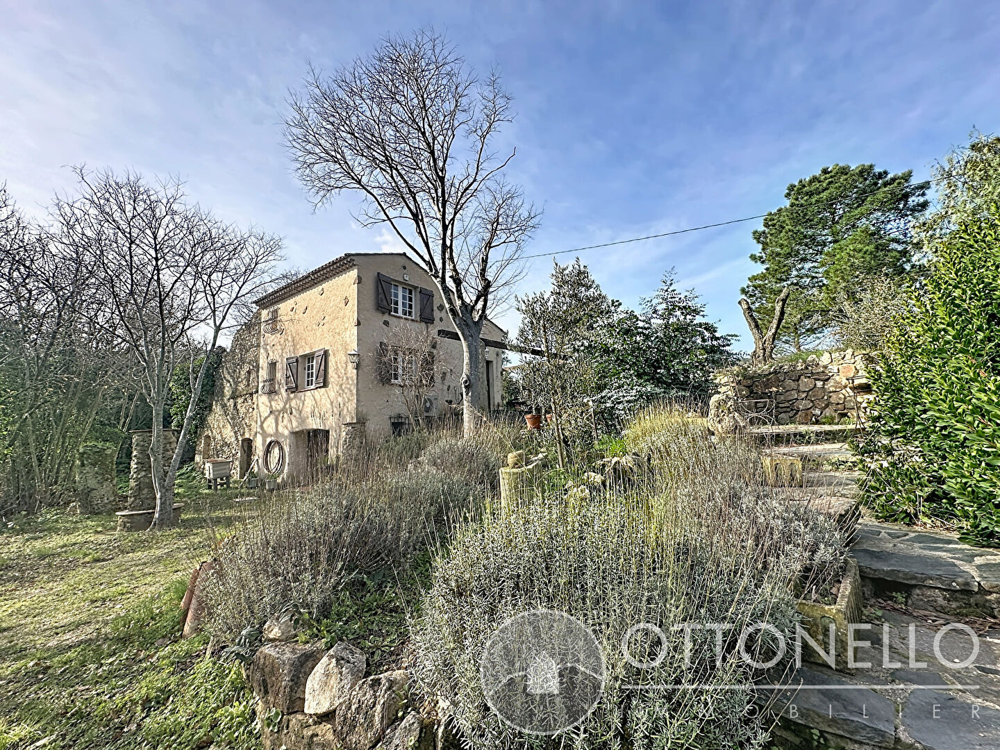 Maison-Villa - ROQUEBRUNE SUR ARGENS