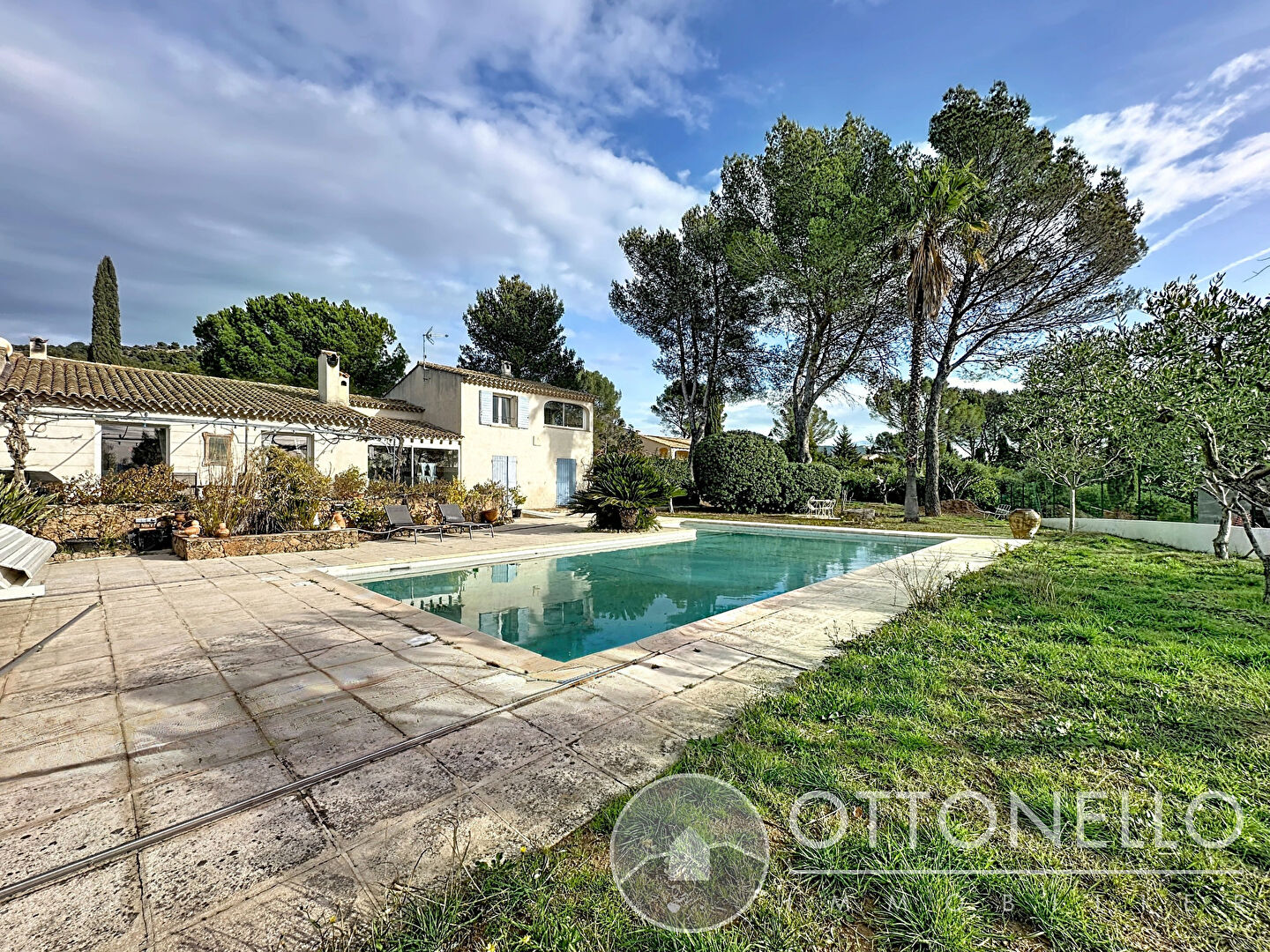 Maison-Villa - ROQUEBRUNE SUR ARGENS