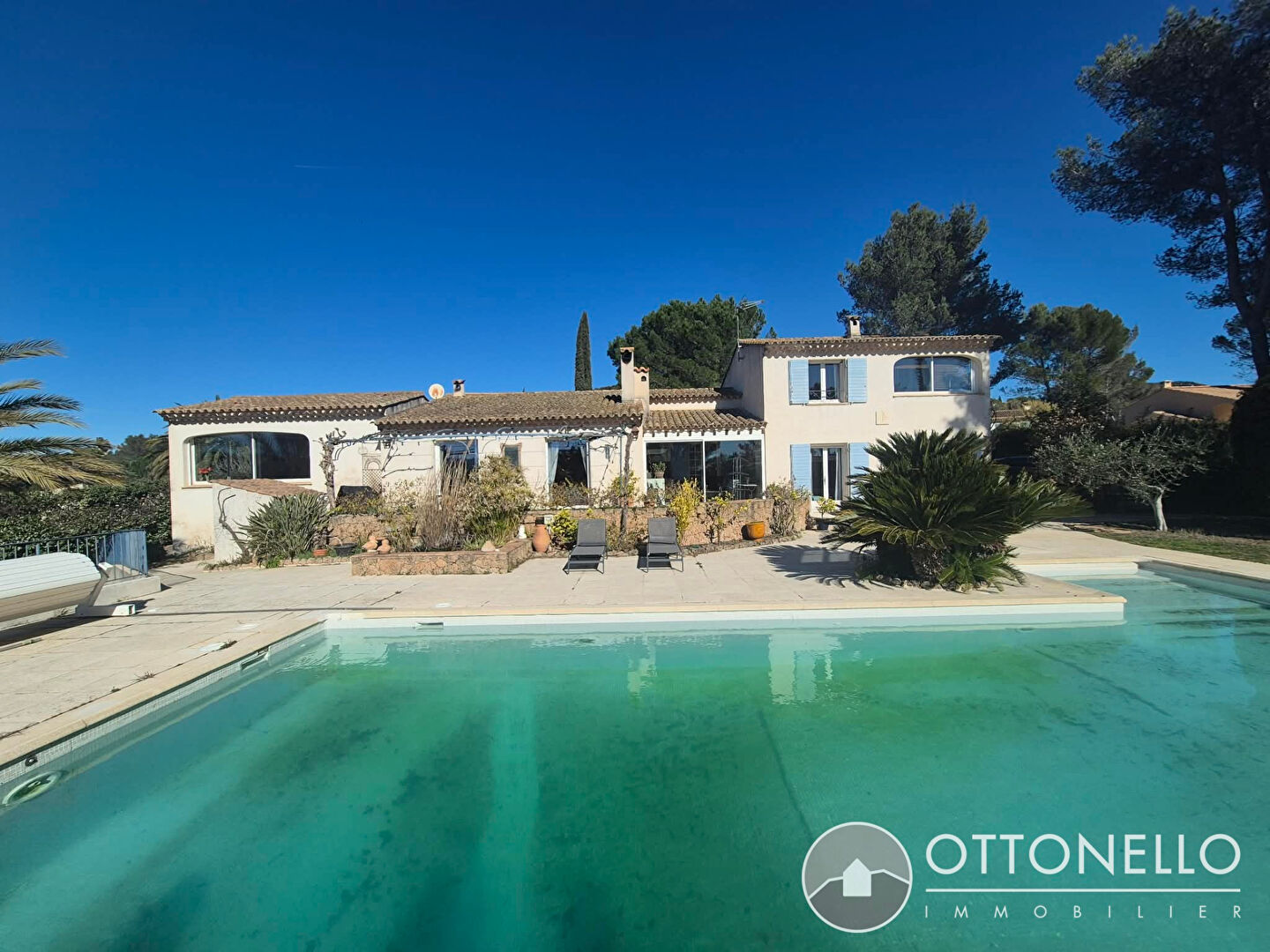 Maison-Villa - ROQUEBRUNE SUR ARGENS