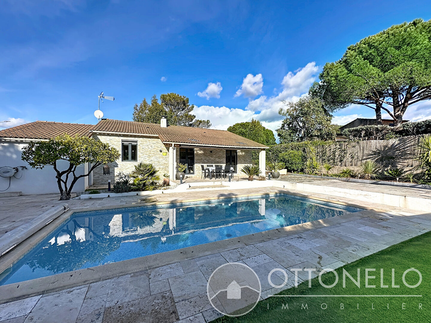 Maison-Villa - ROQUEBRUNE SUR ARGENS