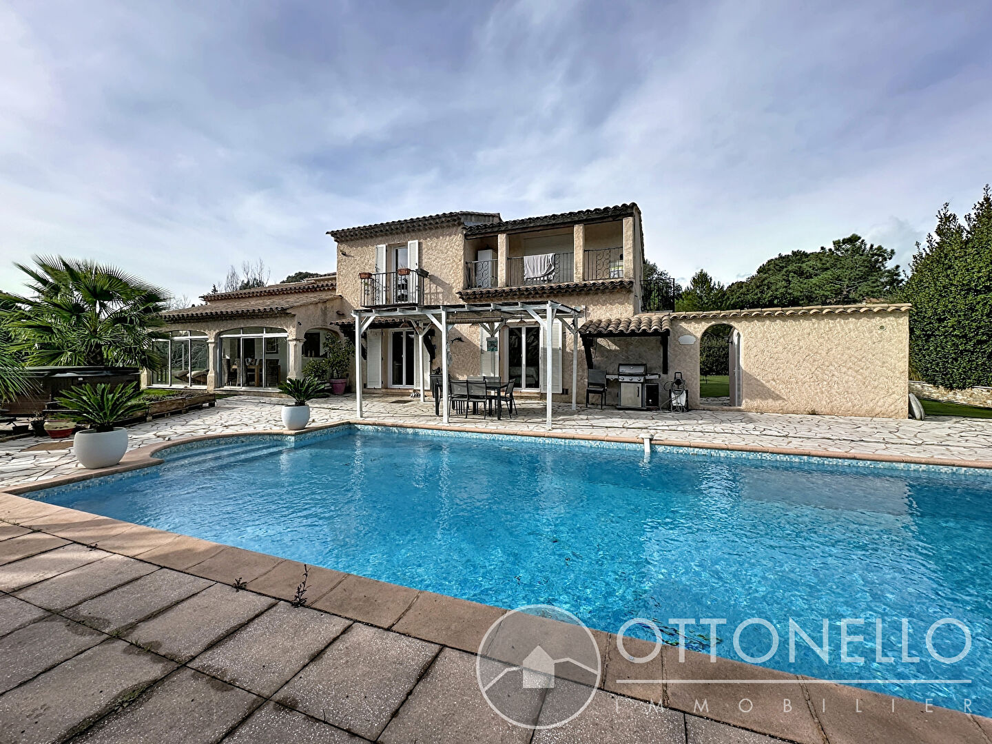 Maison-Villa - ROQUEBRUNE SUR ARGENS