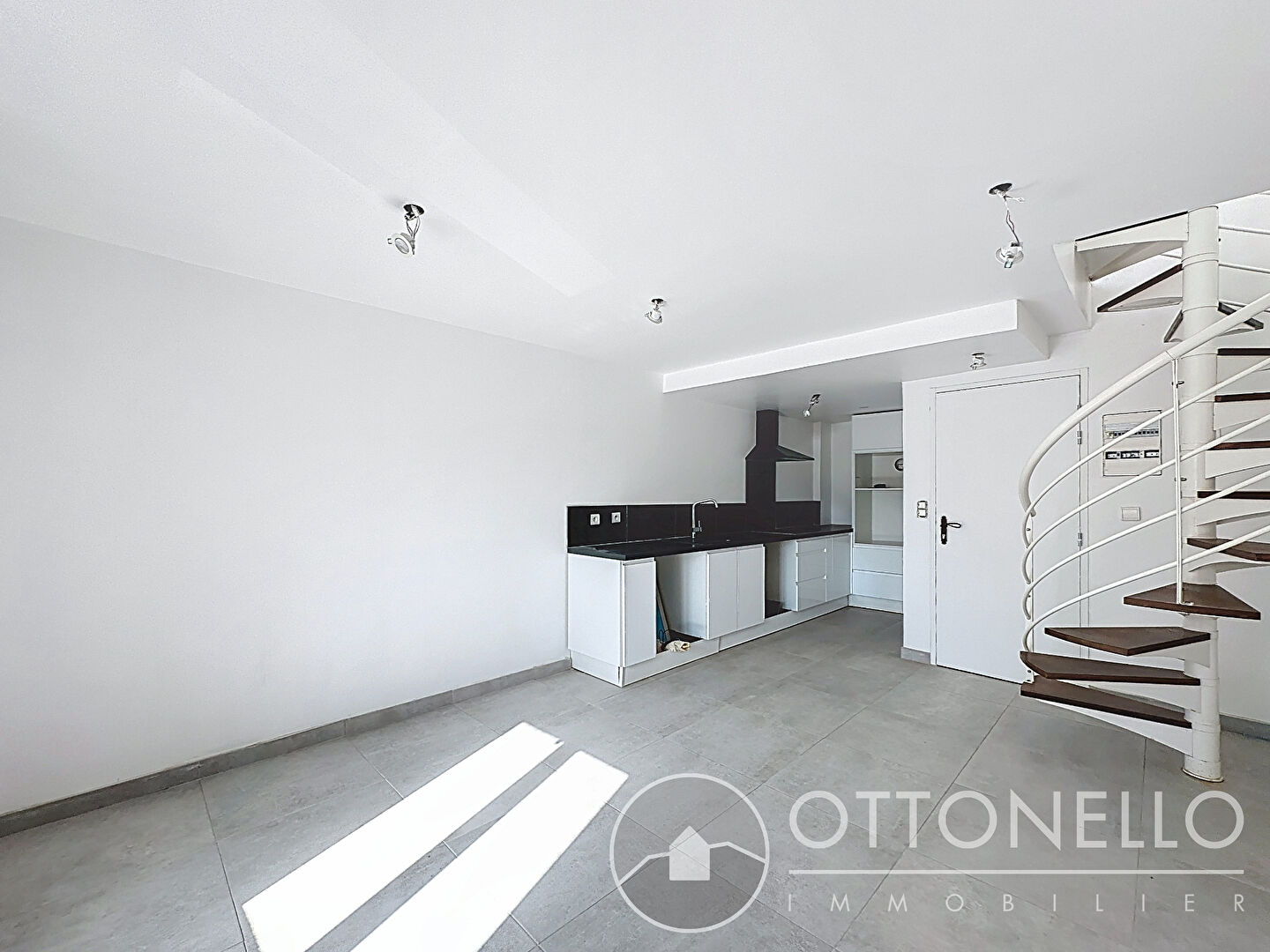 Appartement - ROQUEBRUNE SUR ARGENS