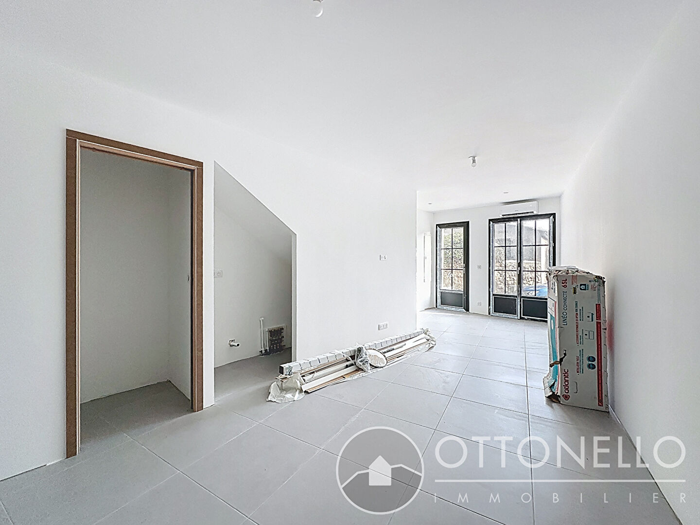 Maison-Villa - ROQUEBRUNE SUR ARGENS