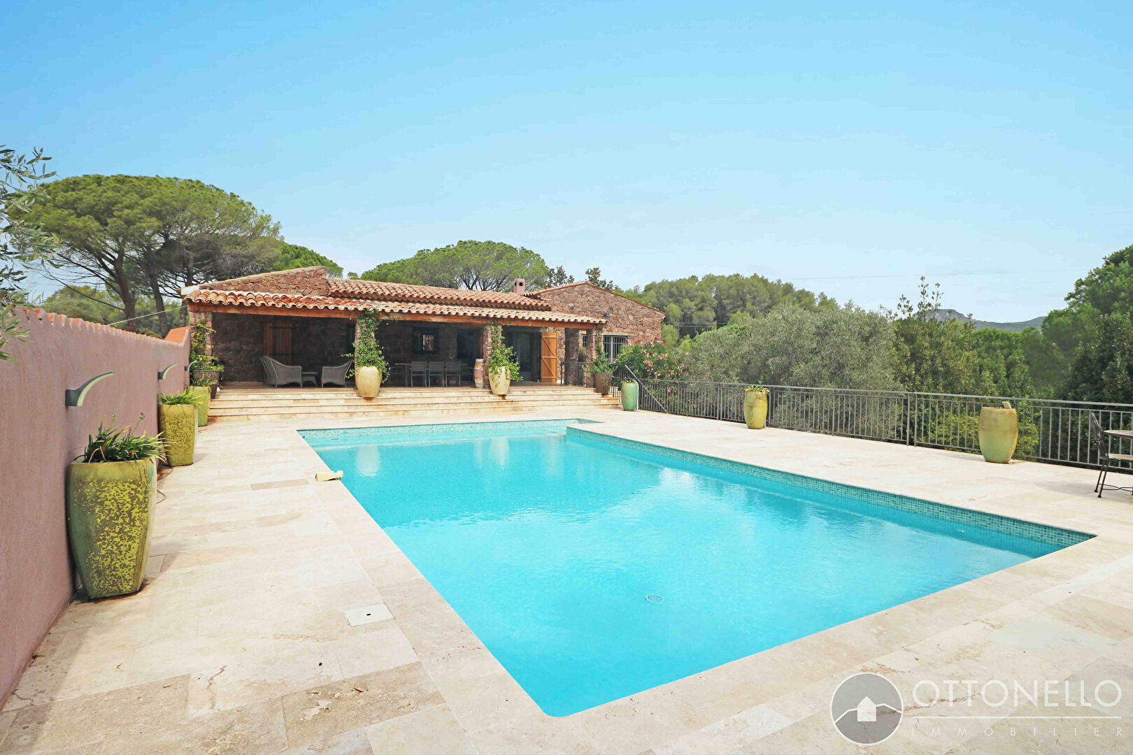 Maison-Villa - ROQUEBRUNE SUR ARGENS