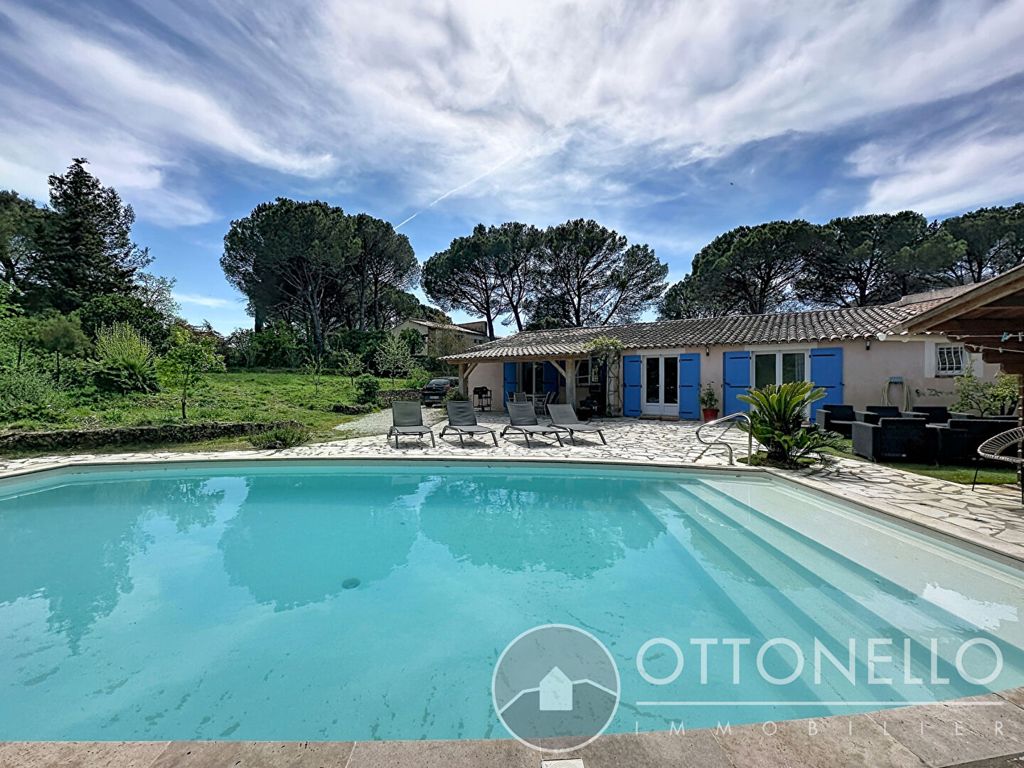 Maison-Villa - ROQUEBRUNE SUR ARGENS