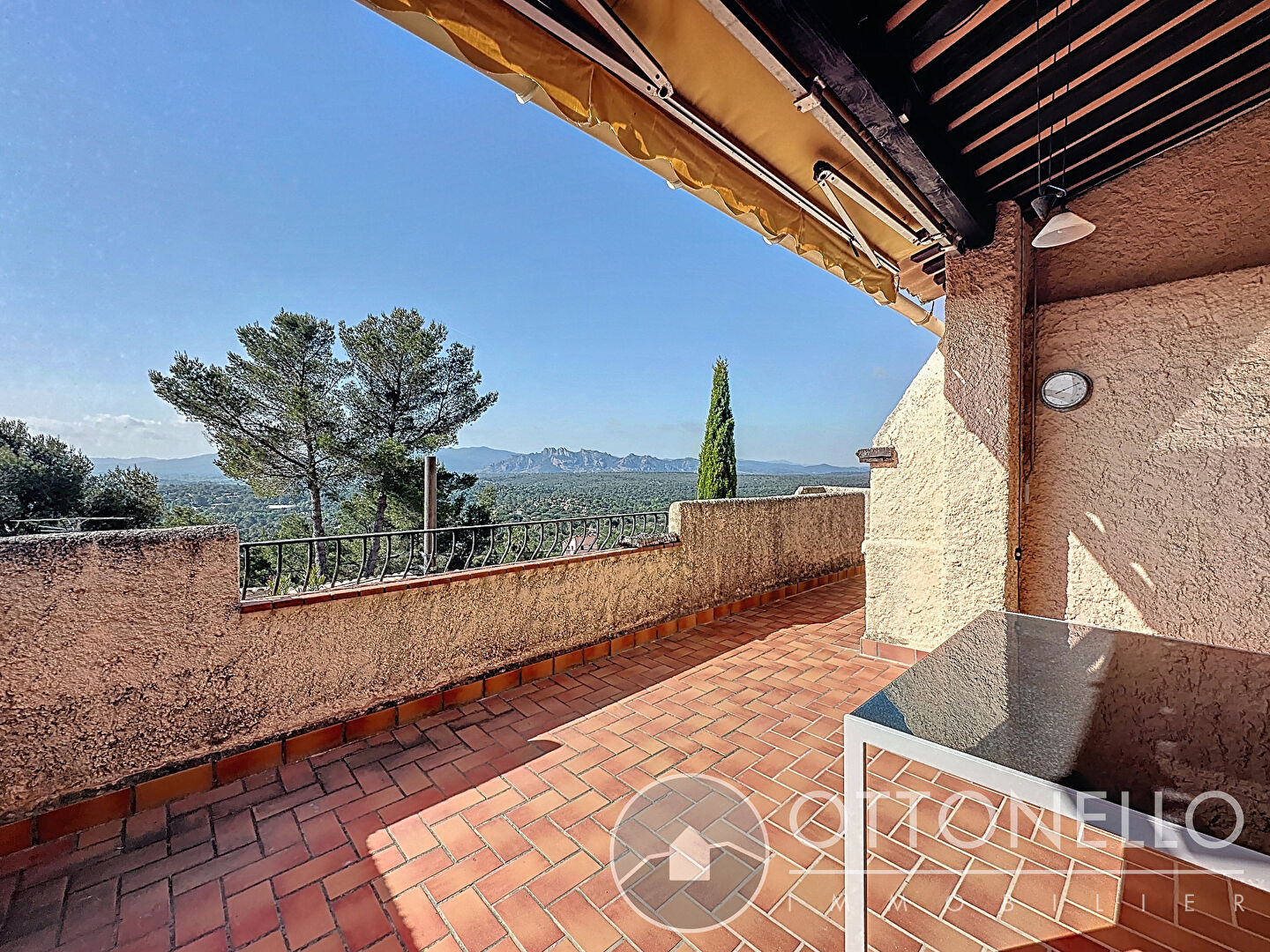 Maison-Villa - ROQUEBRUNE SUR ARGENS