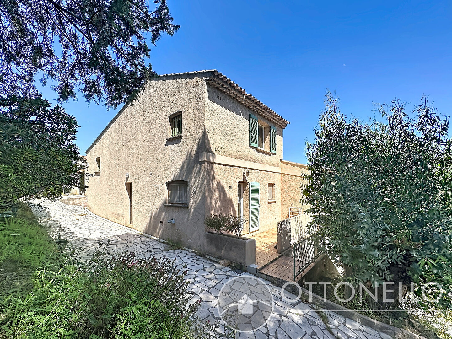 Maison-Villa - ROQUEBRUNE SUR ARGENS