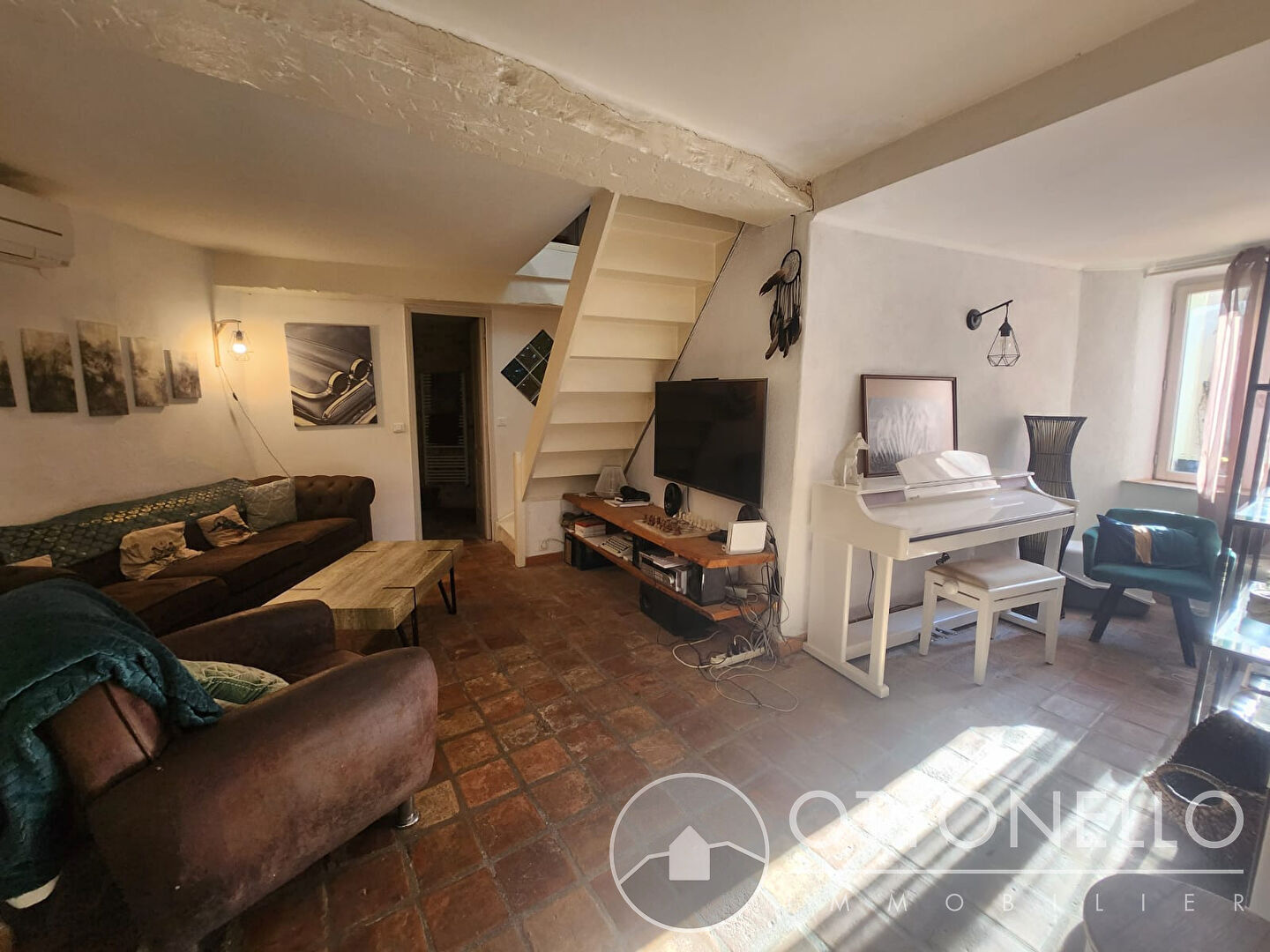 Maison-Villa - ROQUEBRUNE SUR ARGENS
