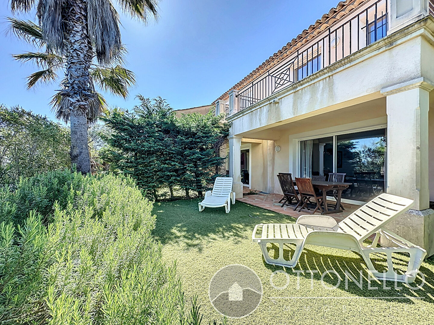Maison-Villa - ROQUEBRUNE SUR ARGENS