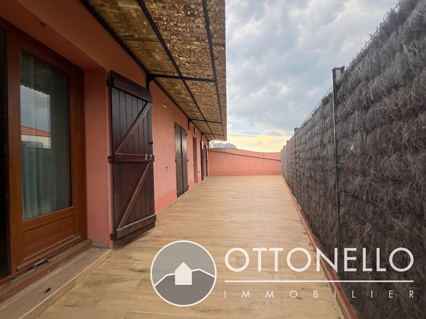 Maison-Villa - ROQUEBRUNE SUR ARGENS