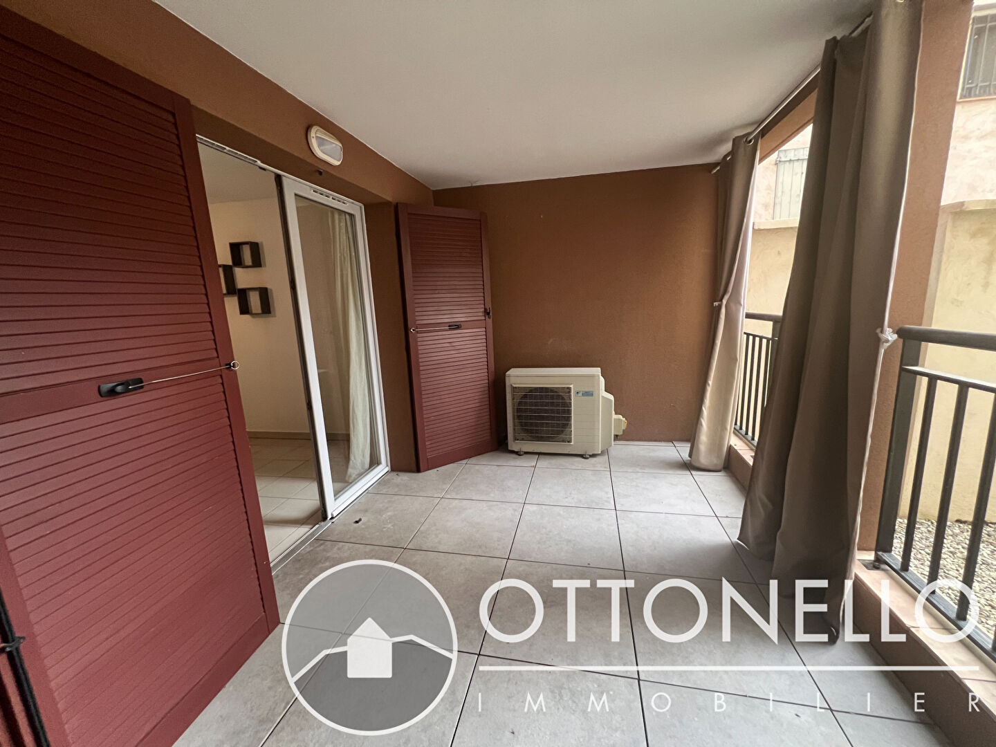Appartement - ROQUEBRUNE SUR ARGENS