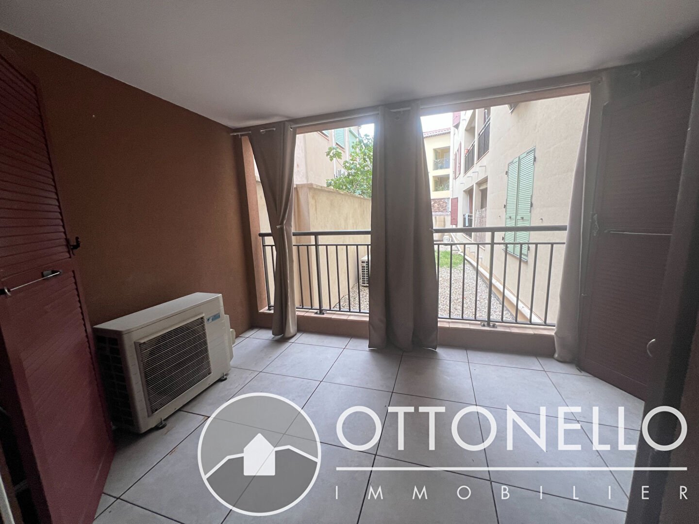 Appartement - ROQUEBRUNE SUR ARGENS