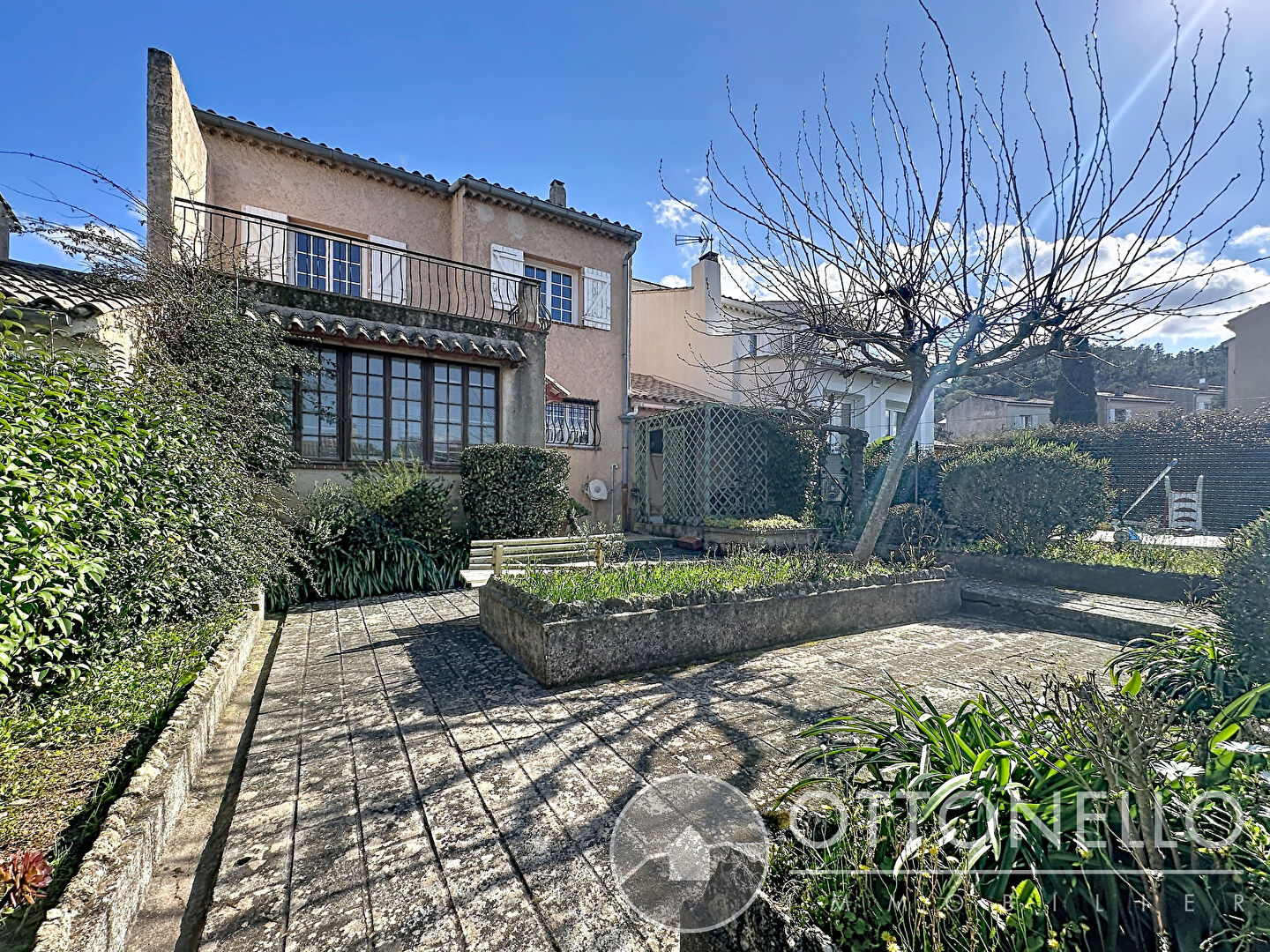 Maison-Villa - ROQUEBRUNE SUR ARGENS