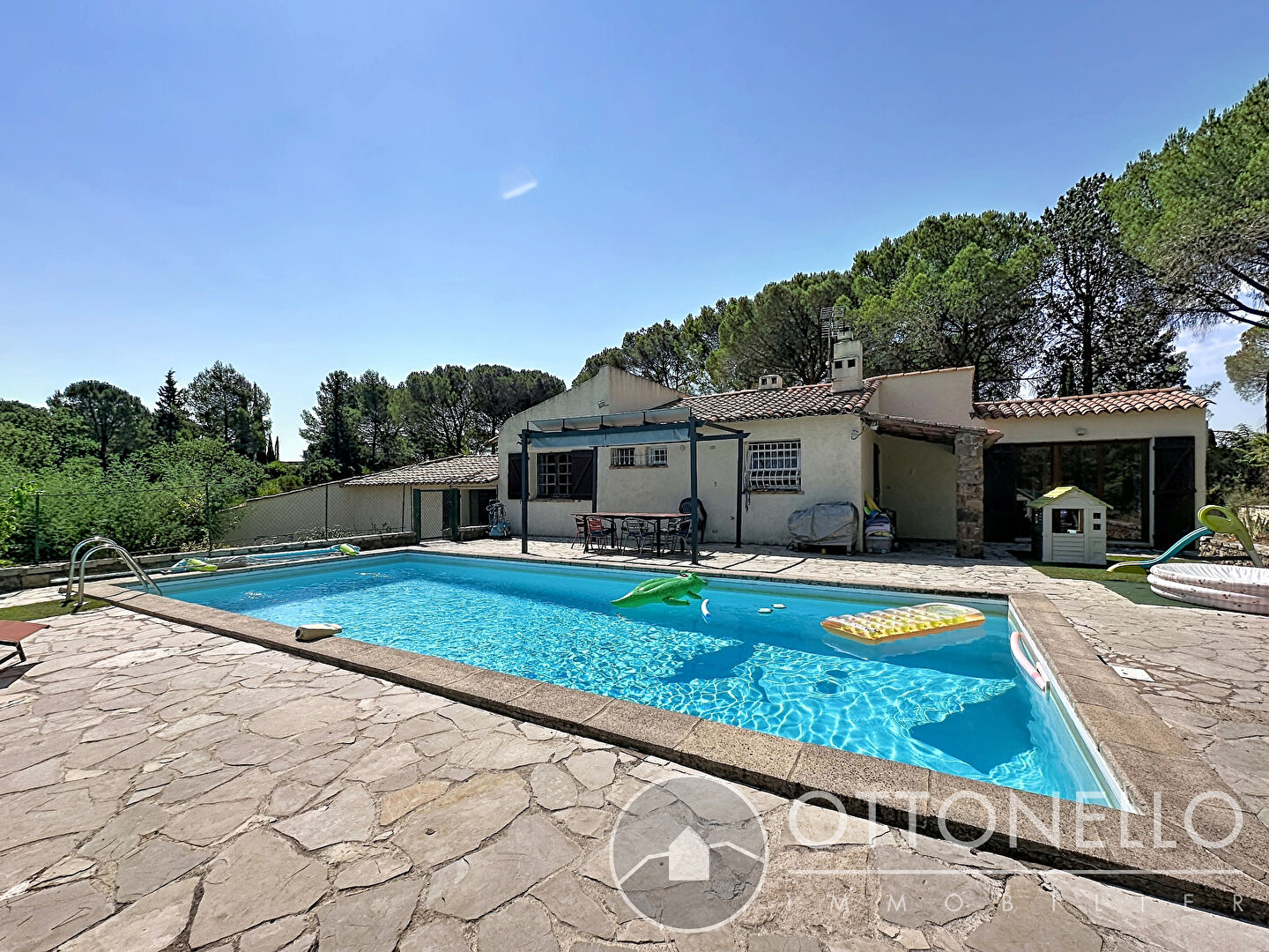 Maison-Villa - ROQUEBRUNE SUR ARGENS