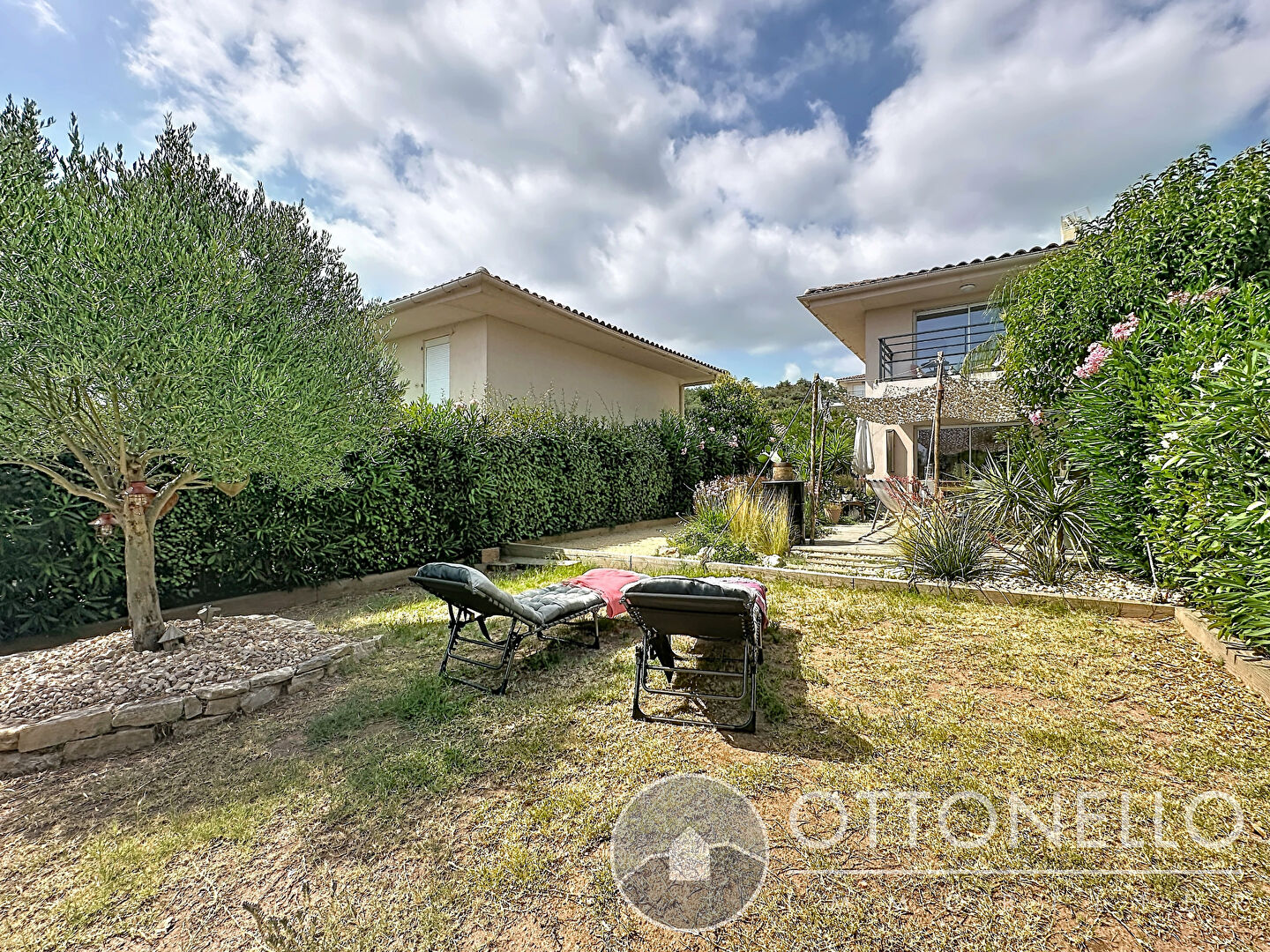 Maison-Villa - ROQUEBRUNE SUR ARGENS