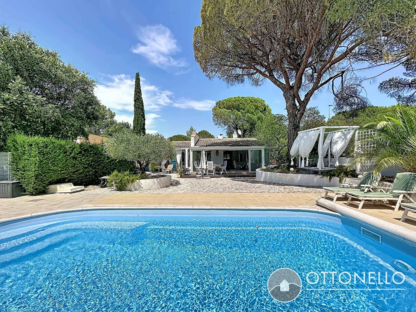 Maison-Villa - ROQUEBRUNE SUR ARGENS