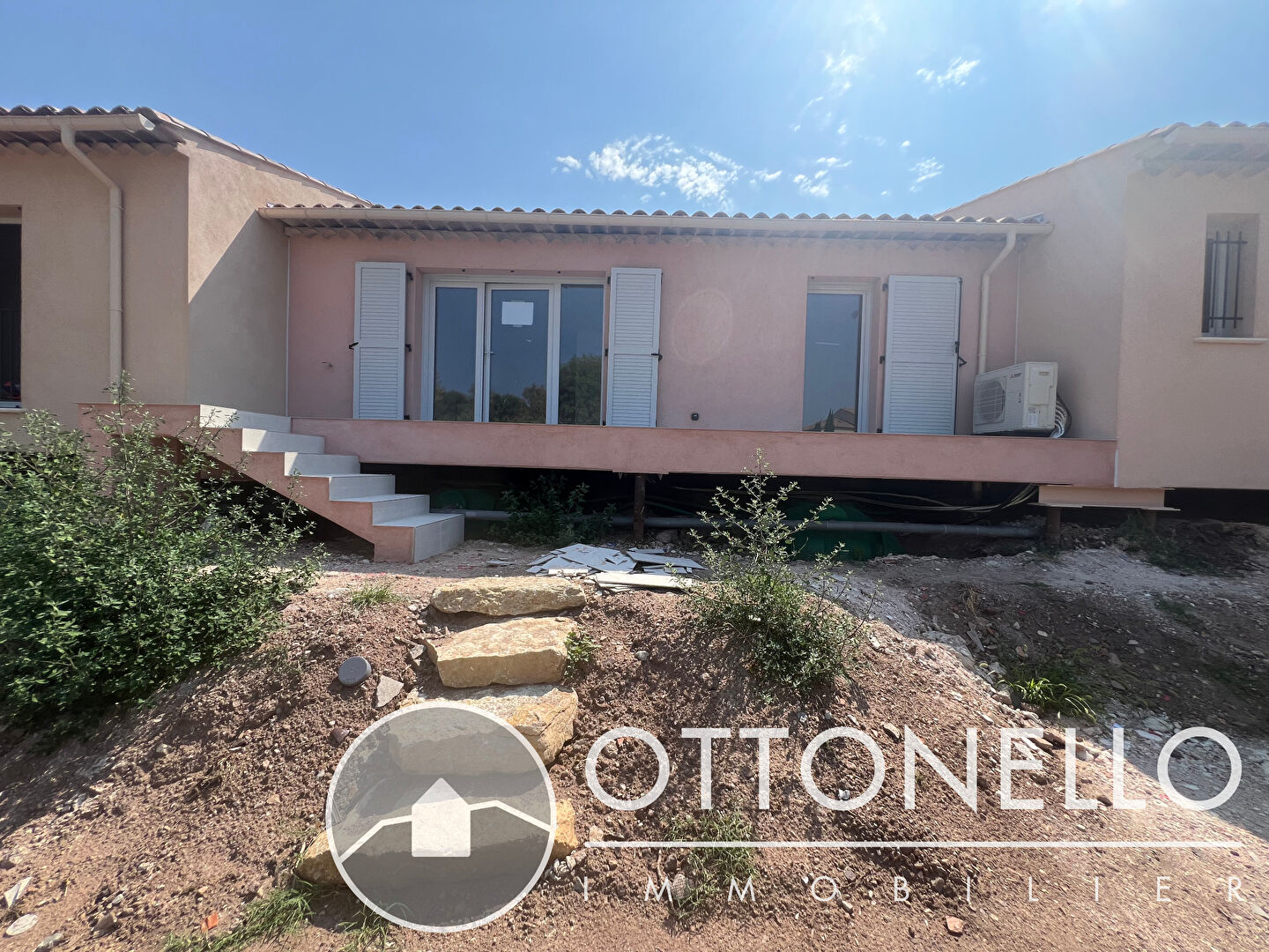 Maison-Villa - ROQUEBRUNE SUR ARGENS