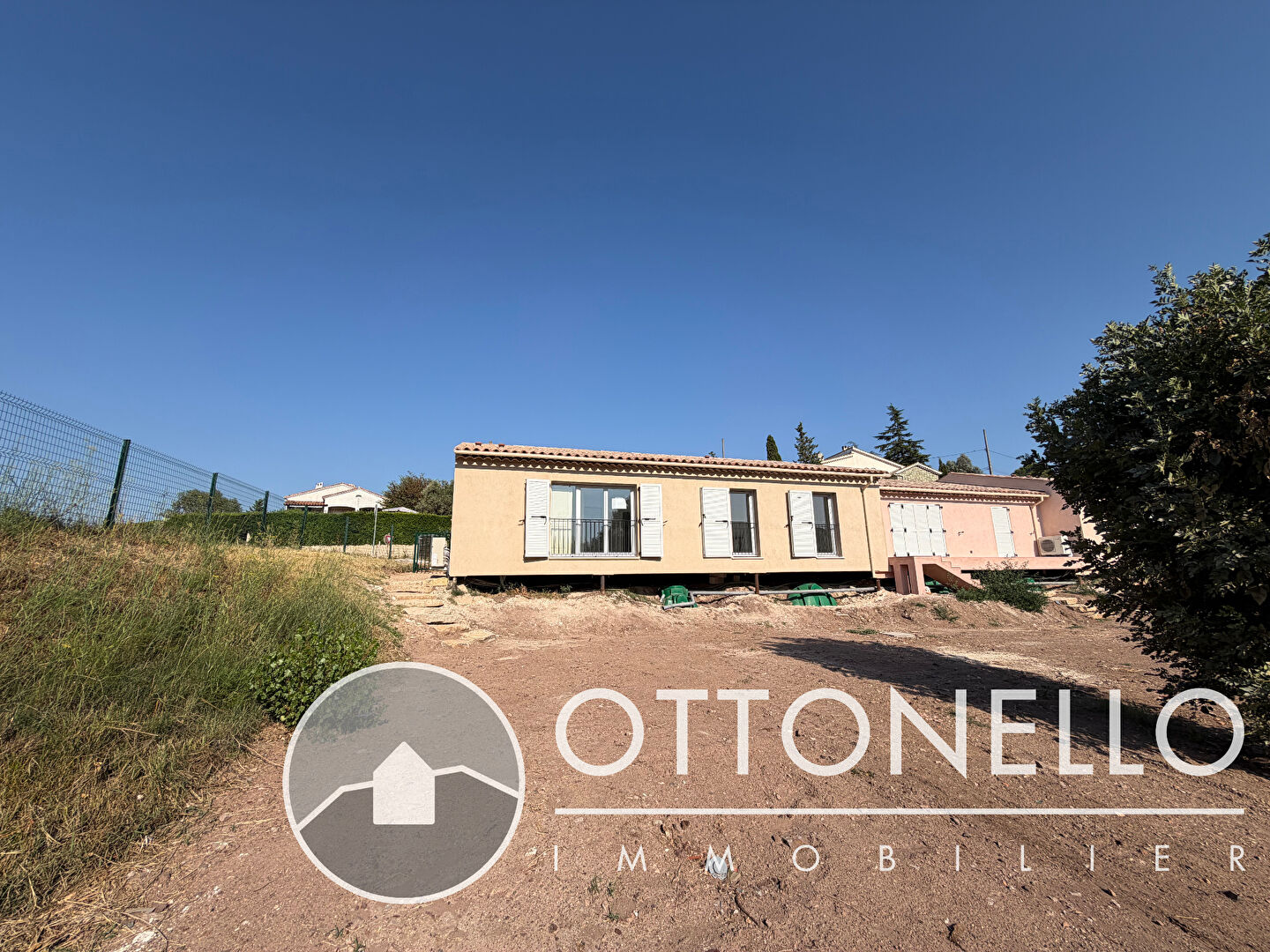 Maison-Villa - ROQUEBRUNE SUR ARGENS