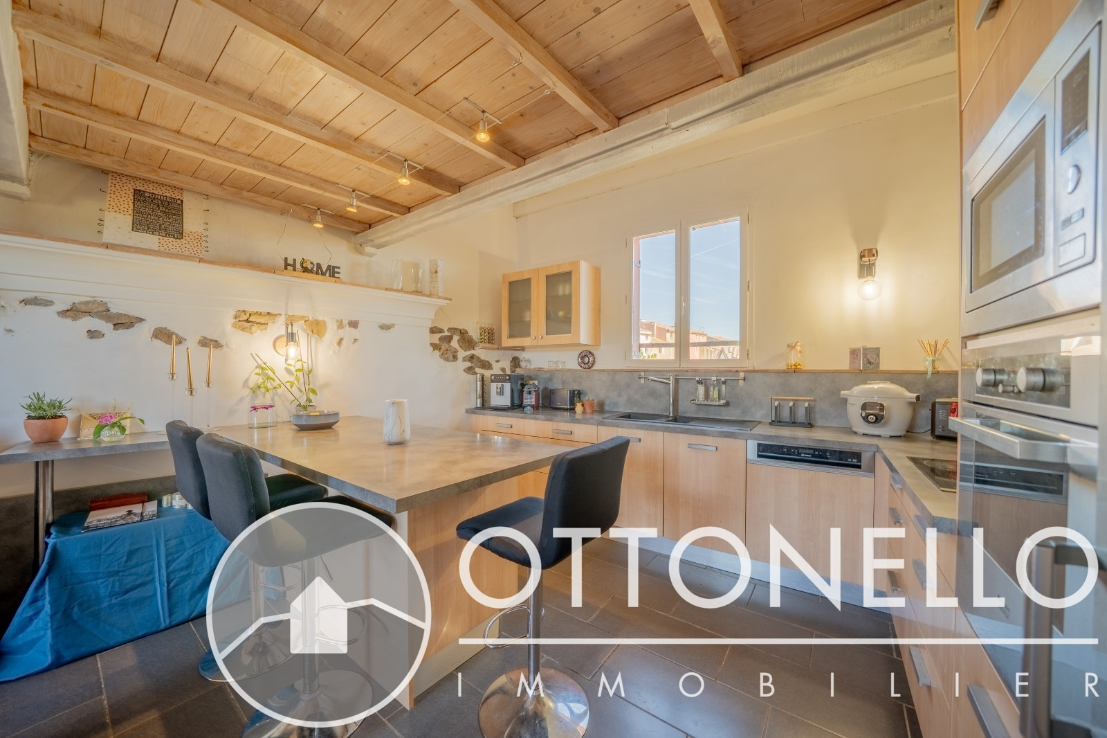 Maison-Villa - ROQUEBRUNE SUR ARGENS