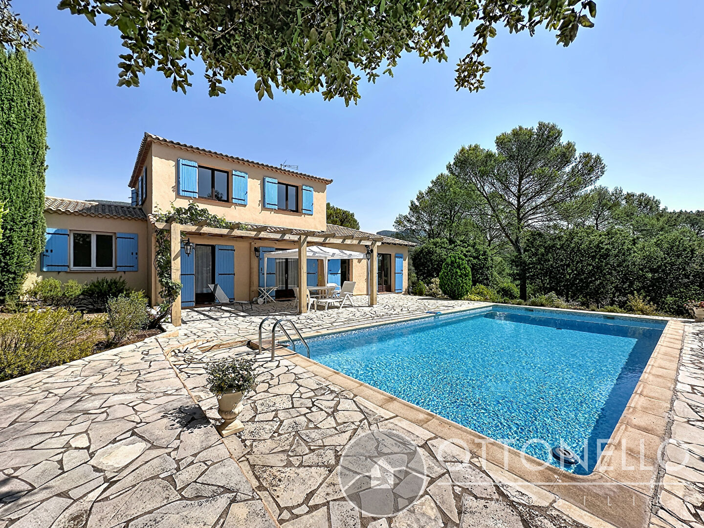 Maison-Villa - ROQUEBRUNE SUR ARGENS