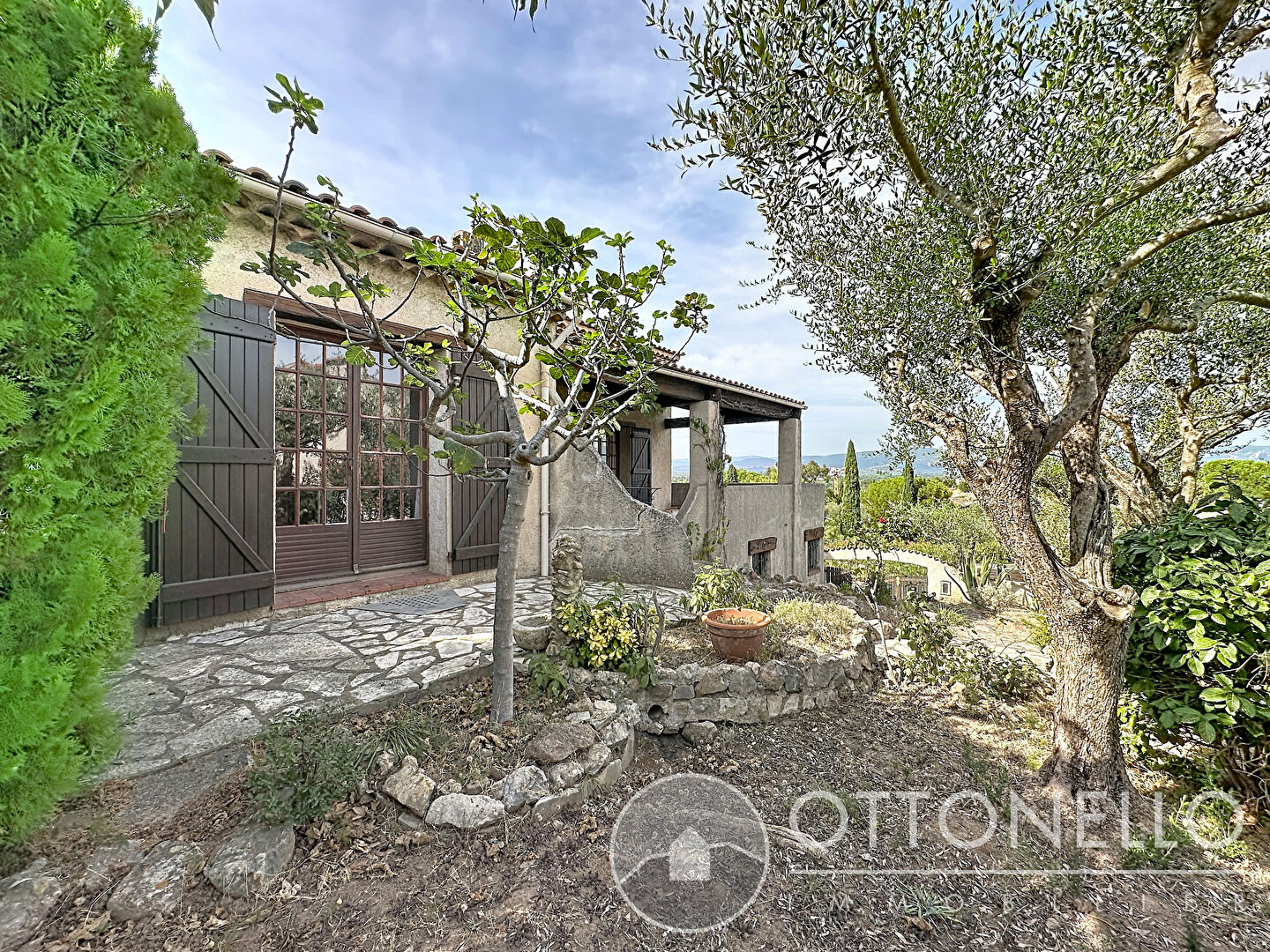 Maison-Villa - ROQUEBRUNE SUR ARGENS