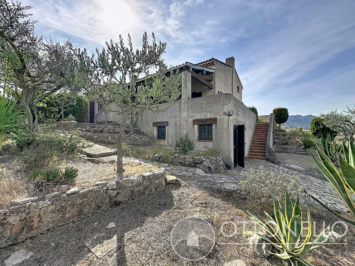 Maison-Villa - ROQUEBRUNE SUR ARGENS