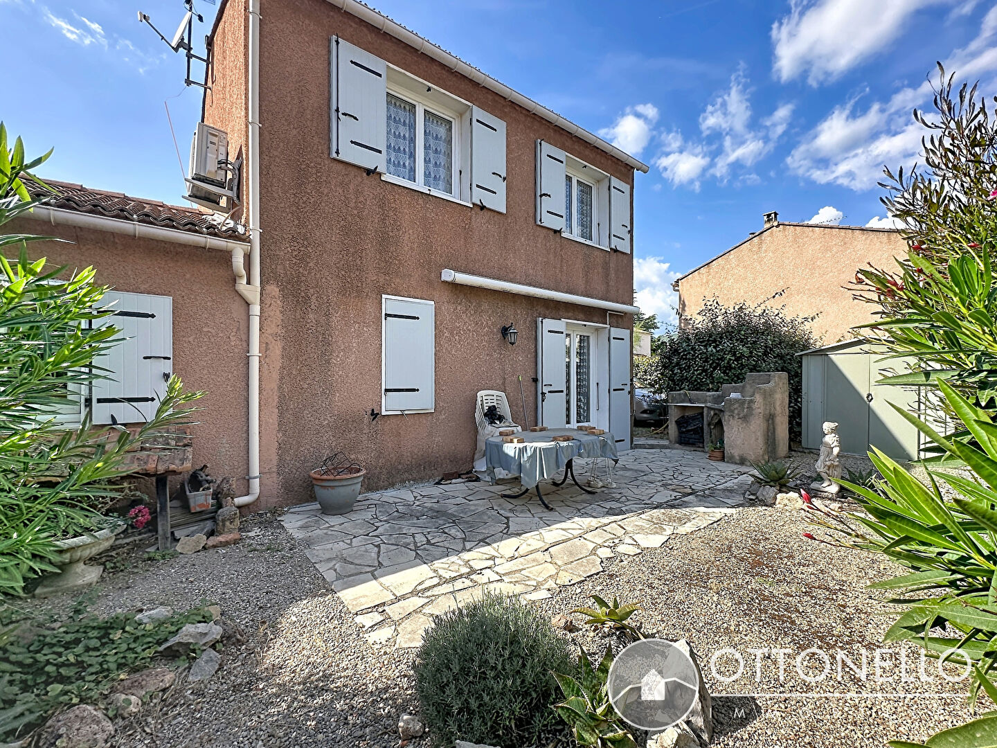 Maison-Villa - ROQUEBRUNE SUR ARGENS