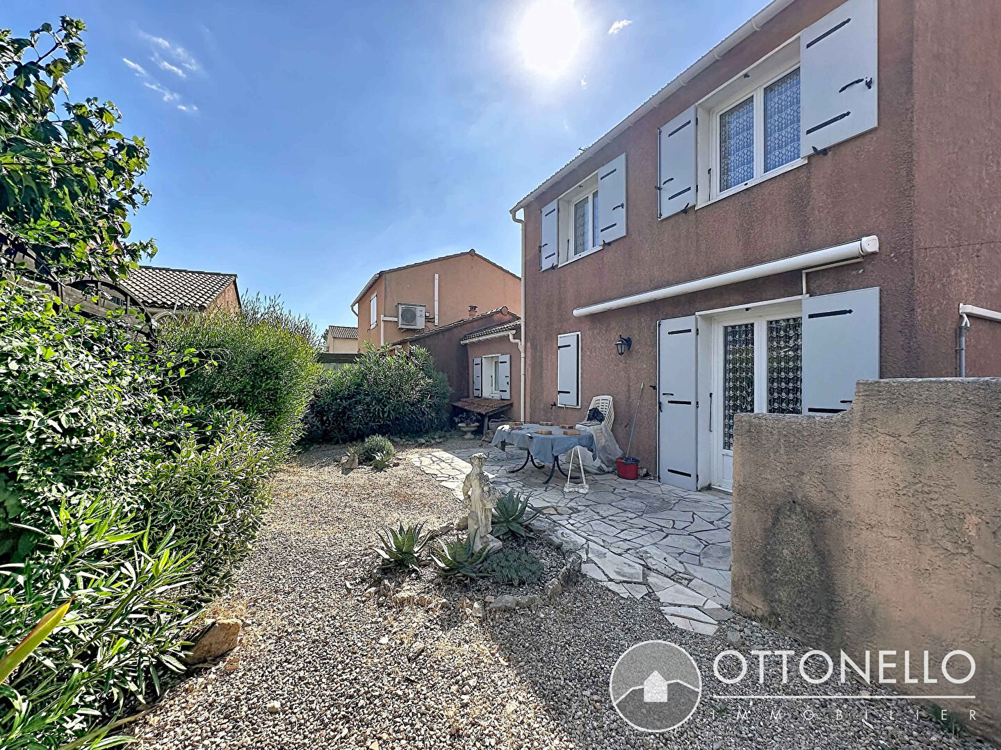 Maison-Villa - ROQUEBRUNE SUR ARGENS