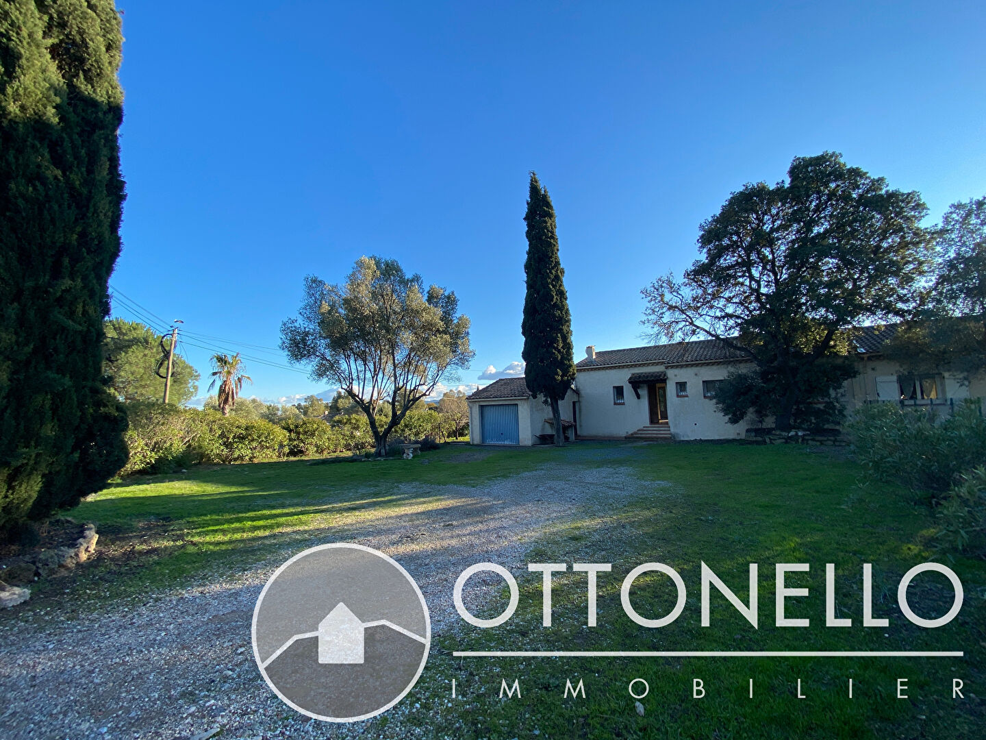 Maison-Villa - ROQUEBRUNE SUR ARGENS